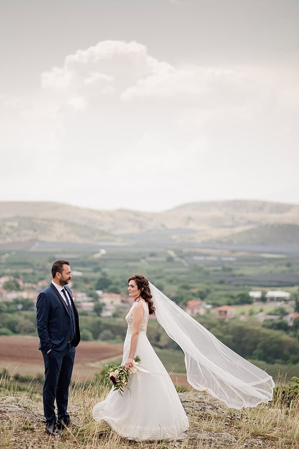 rustic-summer-wedding-white-red-hues_02