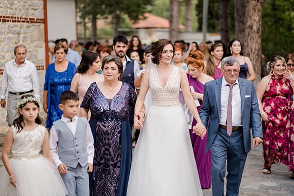 rustic-summer-wedding-white-red-hues_12