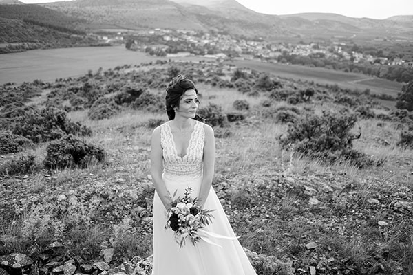 rustic-summer-wedding-white-red-hues_17