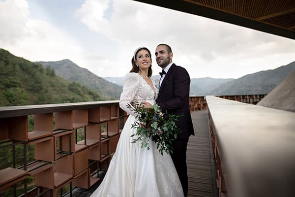 spring-wedding-nicosia-protea-burgundy-hues_09