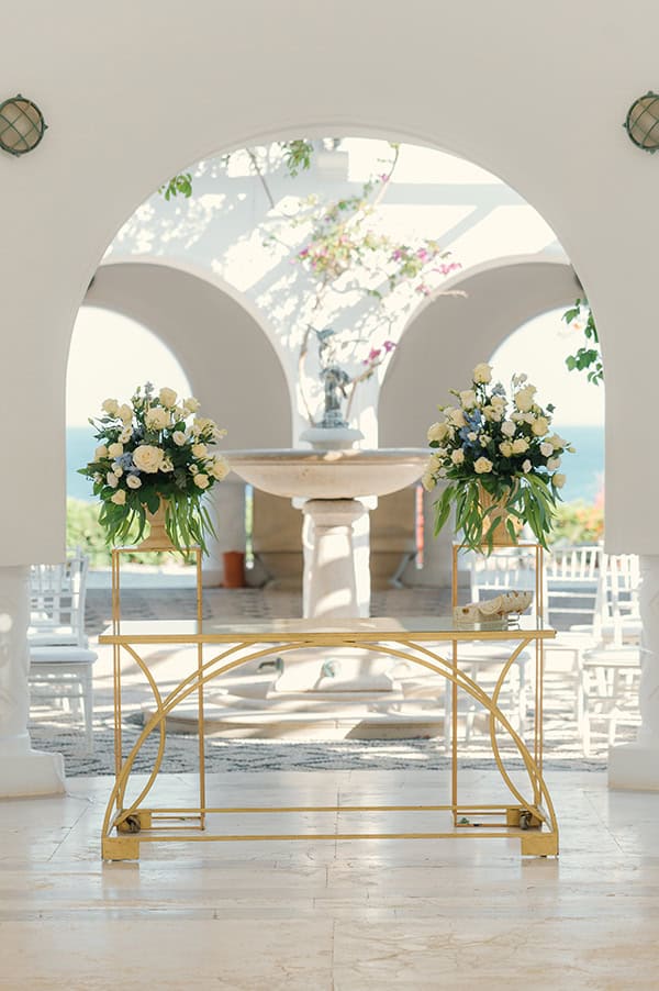 utterly-romantic-summer-wedding-rhodes-light-blue-details-white-lysianthus_15