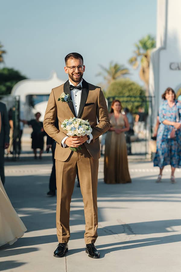 utterly-romantic-summer-wedding-rhodes-light-blue-details-white-lysianthus_18