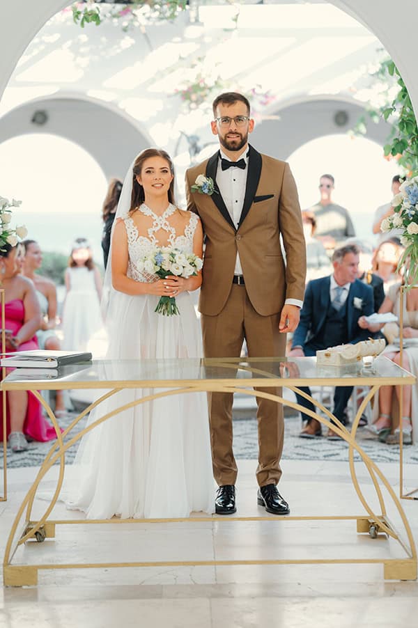 utterly-romantic-summer-wedding-rhodes-light-blue-details-white-lysianthus_22