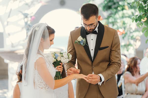 utterly-romantic-summer-wedding-rhodes-light-blue-details-white-lysianthus_23