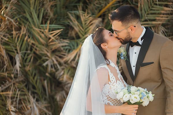 utterly-romantic-summer-wedding-rhodes-light-blue-details-white-lysianthus_23x