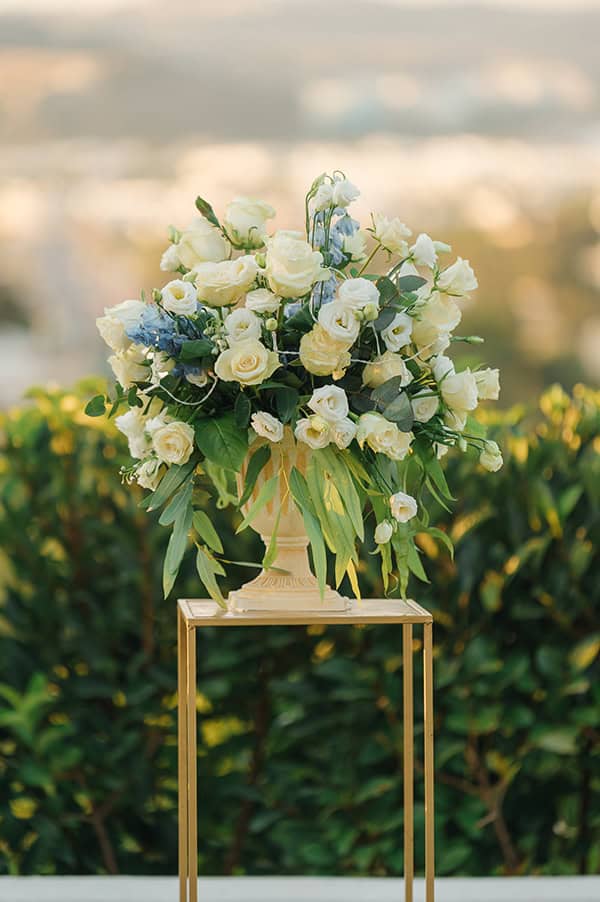 utterly-romantic-summer-wedding-rhodes-light-blue-details-white-lysianthus_25z