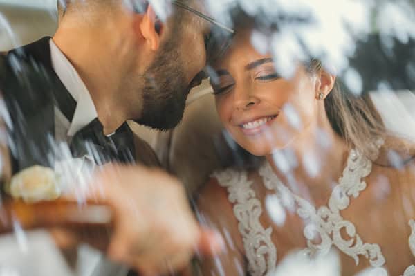 utterly-romantic-summer-wedding-rhodes-light-blue-details-white-lysianthus_26