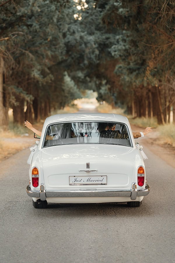utterly-romantic-summer-wedding-rhodes-light-blue-details-white-lysianthus_27