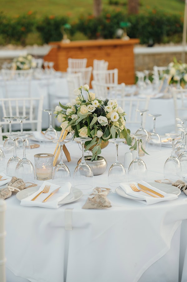 utterly-romantic-summer-wedding-rhodes-light-blue-details-white-lysianthus_33