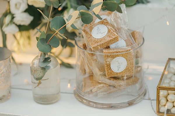 utterly-romantic-summer-wedding-rhodes-light-blue-details-white-lysianthus_35x