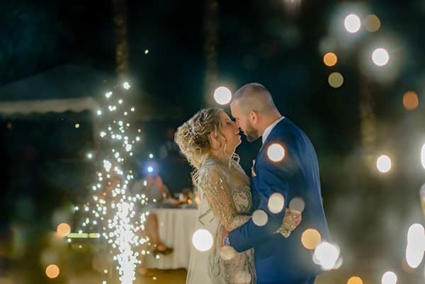 beautiful-summer-wedding-romantic-white-blooms_40