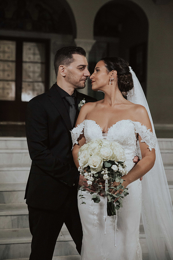 beautiful-summer-wedding-white-romantic-blooms_02x