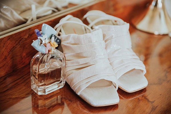 beautiful-summer-wedding-white-romantic-blooms_03