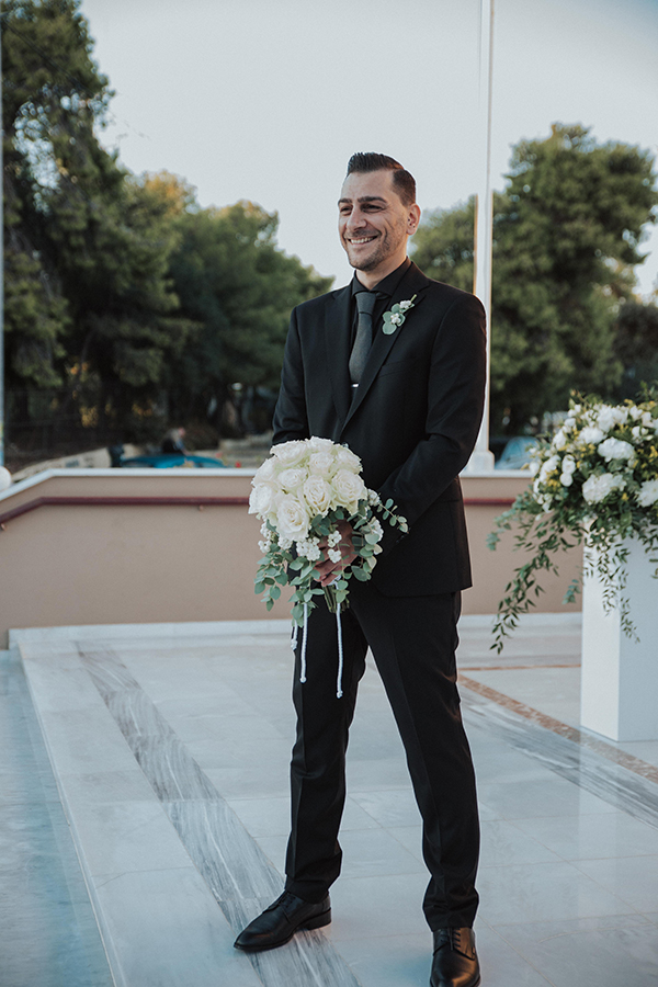 beautiful-summer-wedding-white-romantic-blooms_06x