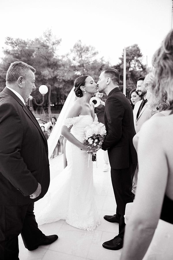 beautiful-summer-wedding-white-romantic-blooms_08x