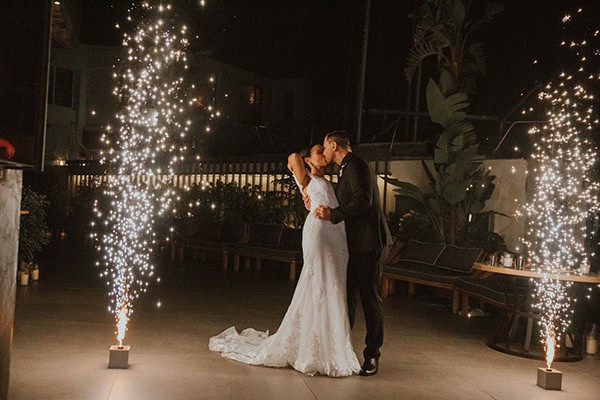 beautiful-summer-wedding-white-romantic-blooms_18x