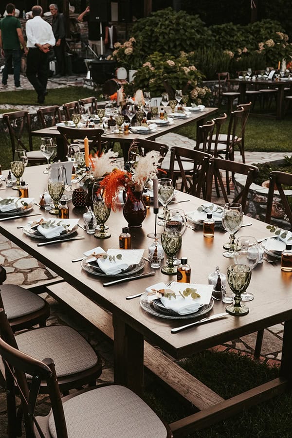 bohemian-decoration-wedding-unique-florals-wood-details_05x