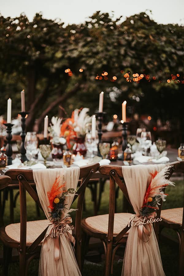 bohemian-decoration-wedding-unique-florals-wood-details_10x