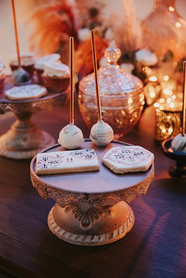 bohemian-decoration-wedding-unique-florals-wood-details_14x