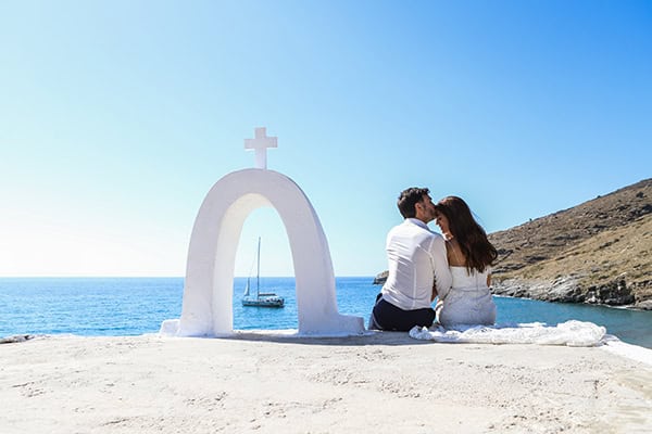 bohemian-wedding-athens-beautiful-florals-blue-hydrangeas_03
