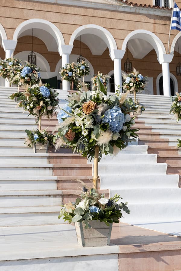 bohemian-wedding-athens-beautiful-florals-blue-hydrangeas_07