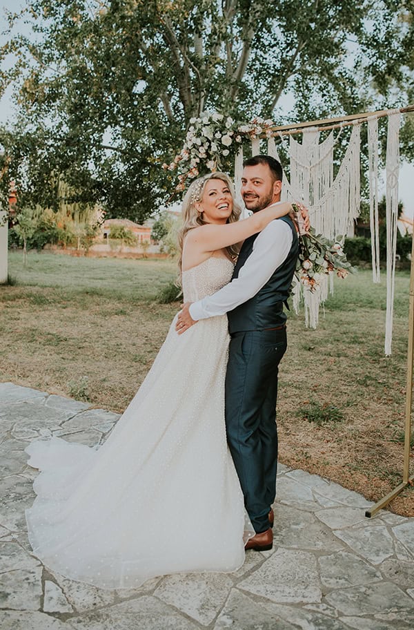 boho-summer-wedding-macrame-creation-white-blooms_10