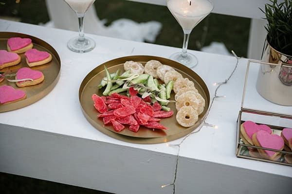 colorful-wedding-decoration-ideas-roses-vivid-hues_08