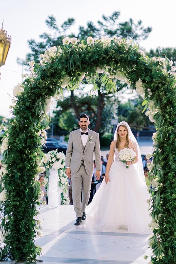 elegant-summer-wedding-ble-azure-white-blooms_30