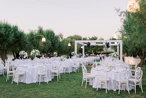 elegant-summer-wedding-ble-azure-white-blooms_44