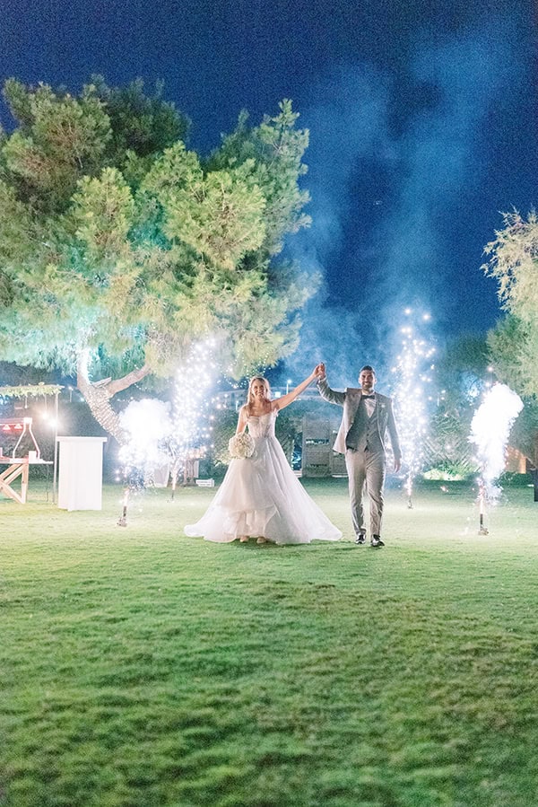 elegant-summer-wedding-ble-azure-white-blooms_49