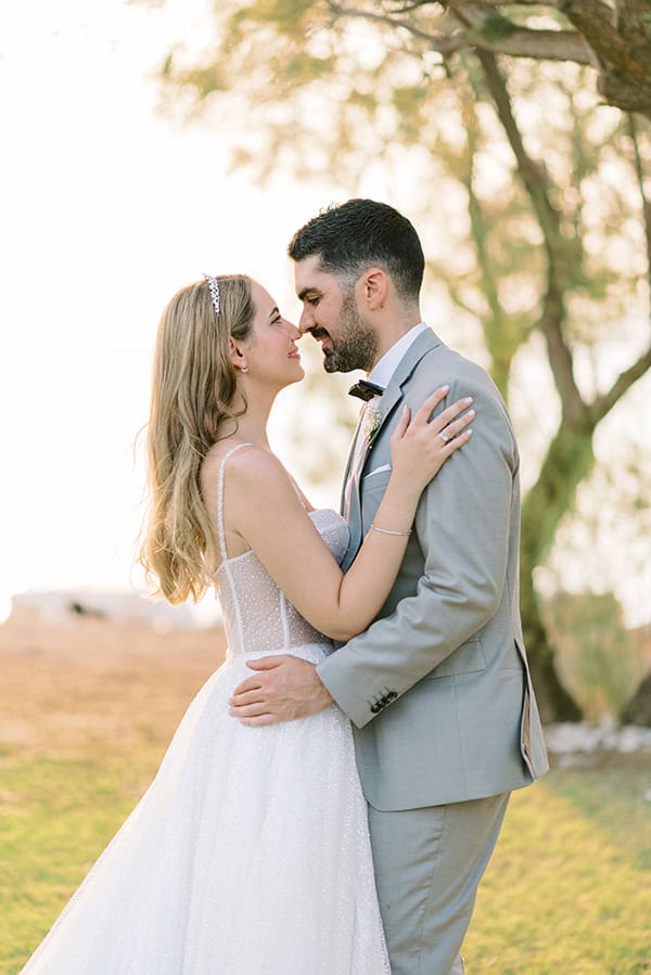 elegant-summer-wedding-ble-azure-white-blooms_60
