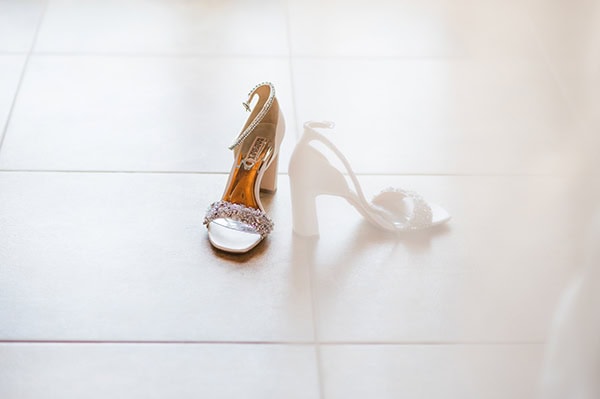 impressive-summer-wedding-lakonia-lush-floral-arrangments_10