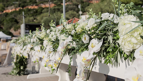 impressive-summer-wedding-lakonia-lush-floral-arrangments_25