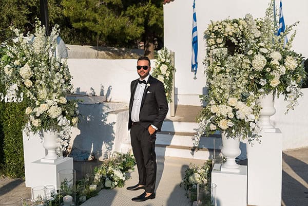 impressive-summer-wedding-lakonia-lush-floral-arrangments_45x