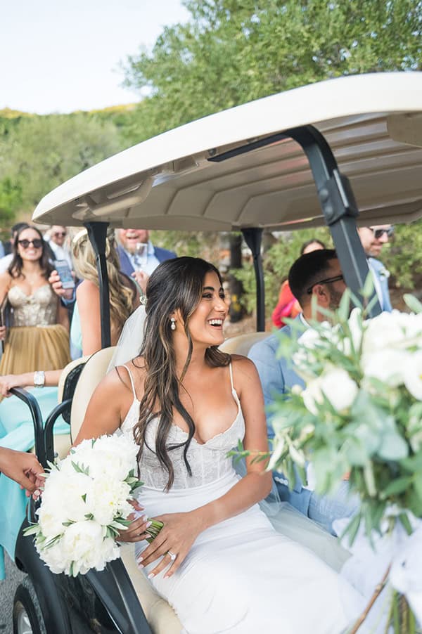 impressive-summer-wedding-lakonia-lush-floral-arrangments_47