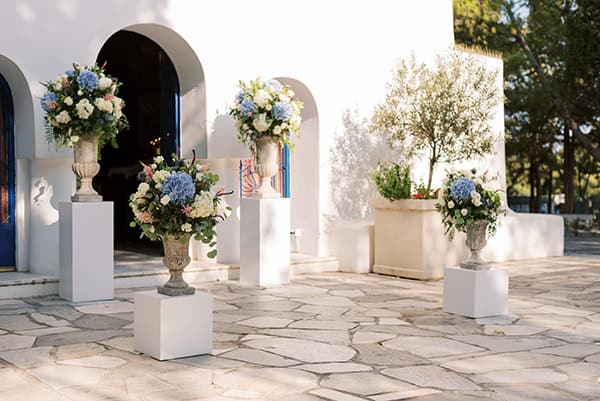 impressive-wedding--light-blue-white-hydrangeas_28