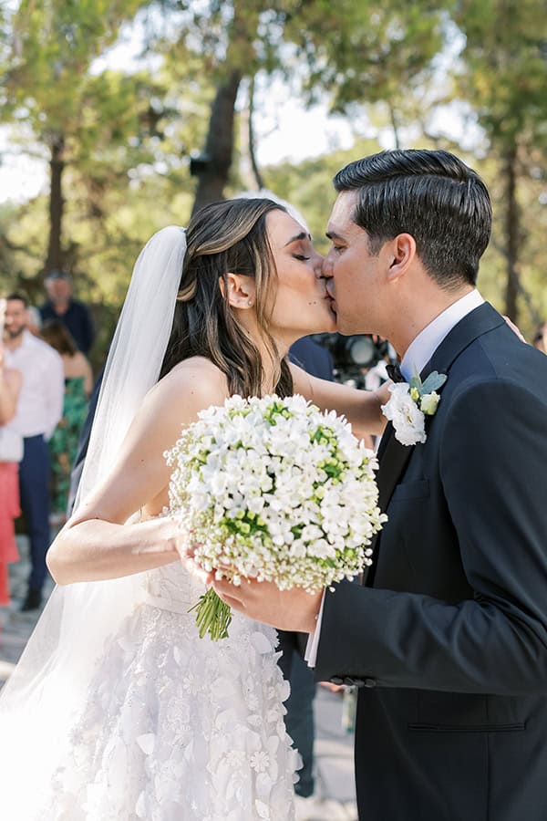 impressive-wedding--light-blue-white-hydrangeas_36