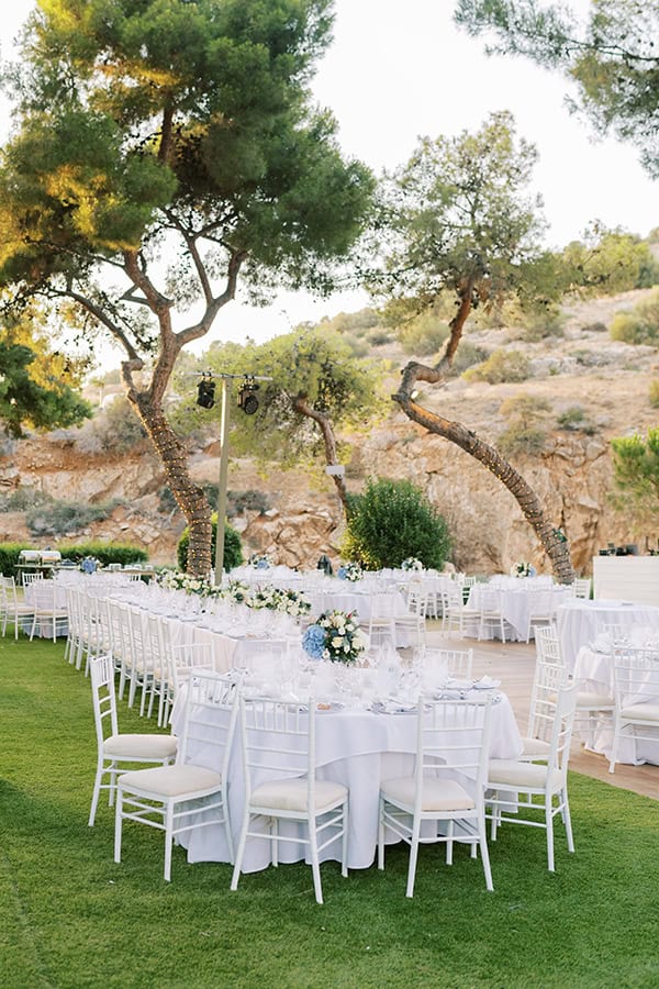 impressive-wedding--light-blue-white-hydrangeas_50