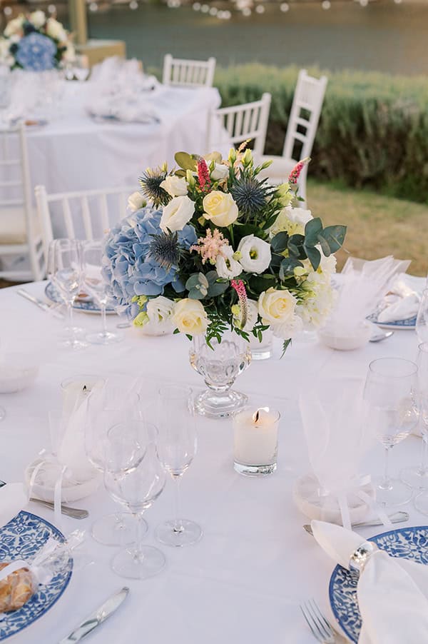 impressive-wedding--light-blue-white-hydrangeas_56