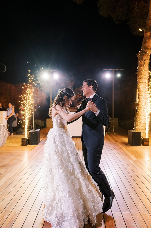 impressive-wedding--light-blue-white-hydrangeas_66