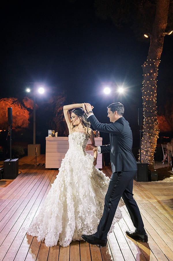 impressive-wedding--light-blue-white-hydrangeas_68