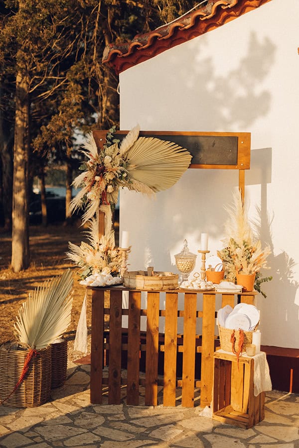 island-summer-wedding-boho-floral-arrangments_17