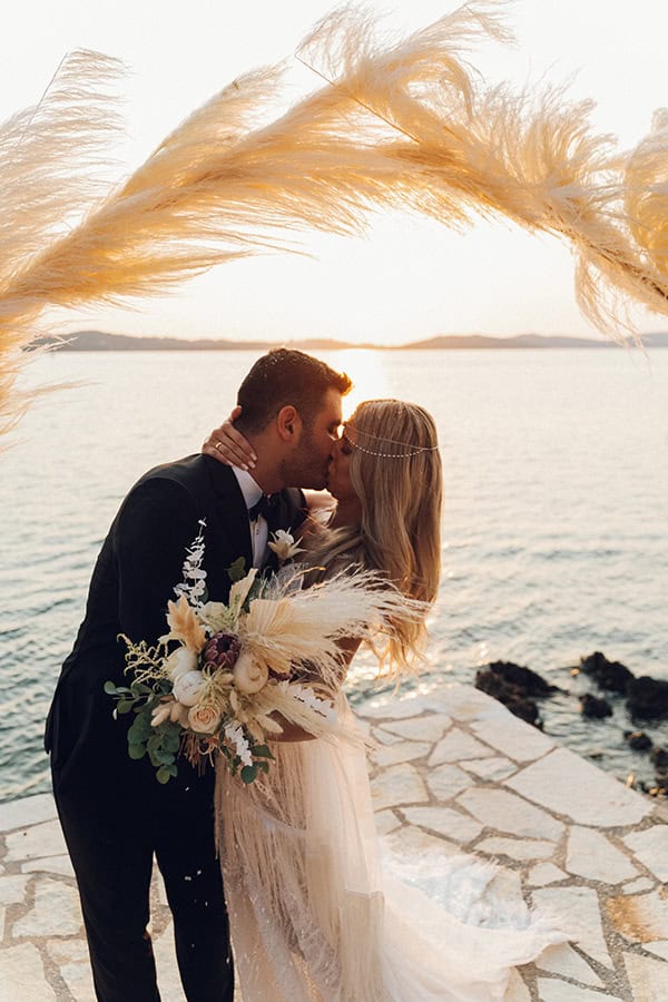 island-summer-wedding-boho-floral-arrangments_27