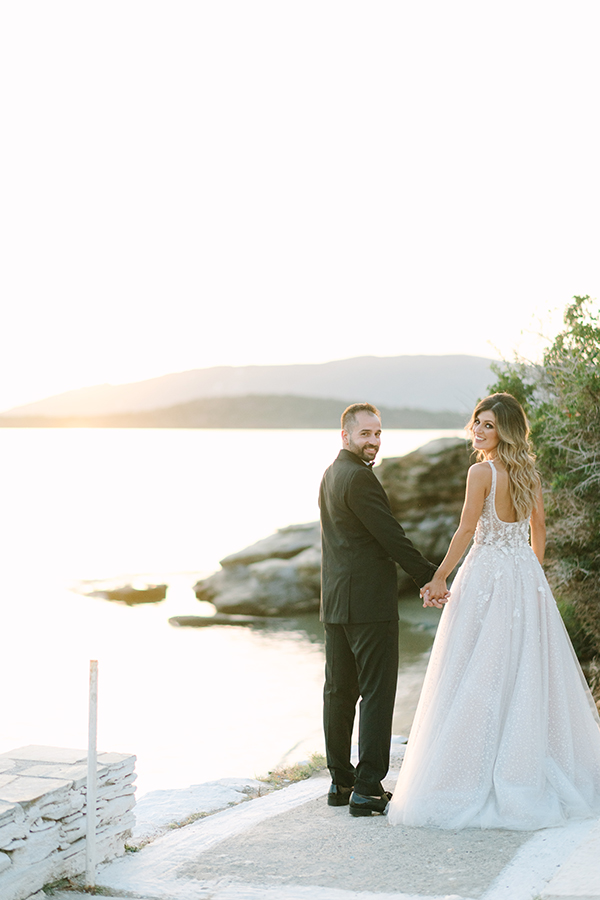 lovely-chic-wedding-andros-island-roses-hydrangeas_05