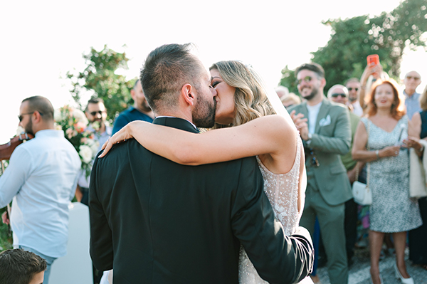 lovely-chic-wedding-andros-island-roses-hydrangeas_22x