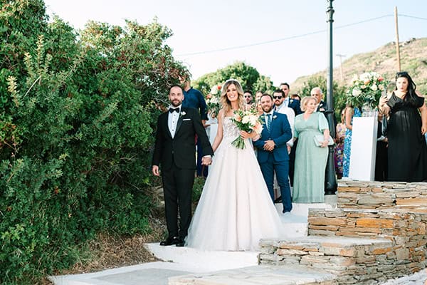 lovely-chic-wedding-andros-island-roses-hydrangeas_23