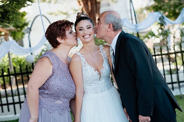 lovely-fall-wedding-drama-white-roses_14x