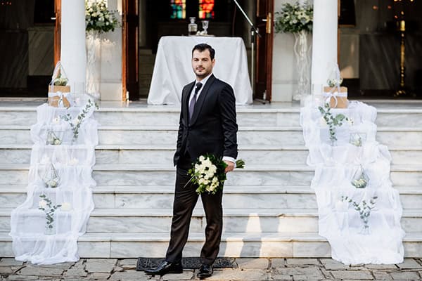 lovely-fall-wedding-drama-white-roses_15