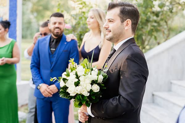 lovely-fall-wedding-drama-white-roses_16