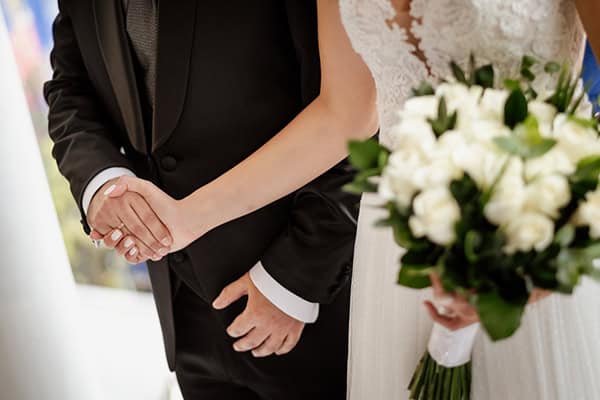 lovely-fall-wedding-drama-white-roses_20x